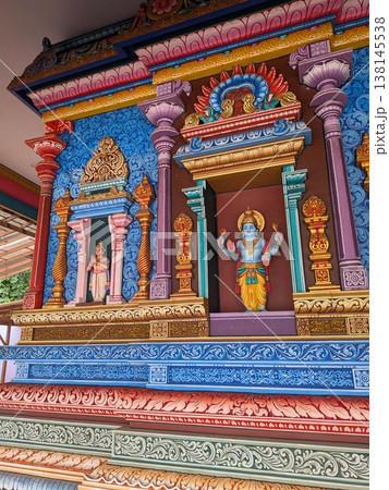 バトゥ洞窟付近のヒンズー教寺院 138145538