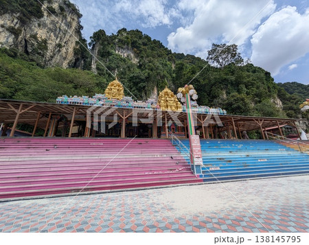 バトゥ洞窟付近のヒンズー教寺院 138145795