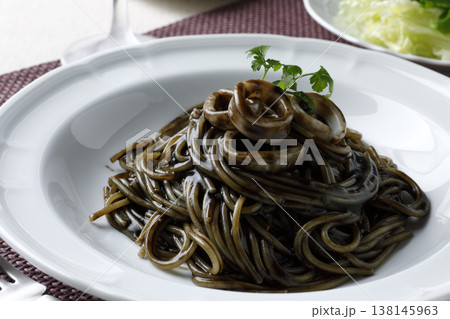 イカスミのスパゲッティ 138145963