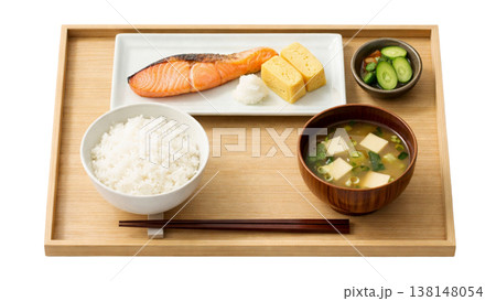 シンプルな和朝食 ご飯と味噌汁と焼き魚 シンプルな和朝食 ご飯と味噌汁と焼き魚 138148054