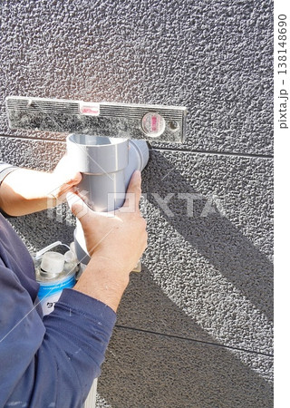 新築住宅で二階トイレの露出配管工事 138148690