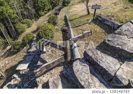果無集落(十津川村、3月中旬)道標 果無集落(十津川村、3月中旬)道標 138148785