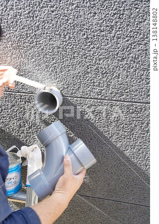 新築住宅で二階トイレの露出配管工事 新築住宅で二階トイレの露出配管工事 138148802