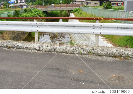 コンクリート部の経年劣化が進行している道路橋 コンクリート部の経年劣化が進行している道路橋 138149069