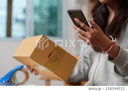 Using smartphone for e-commerce order tracking 138149512