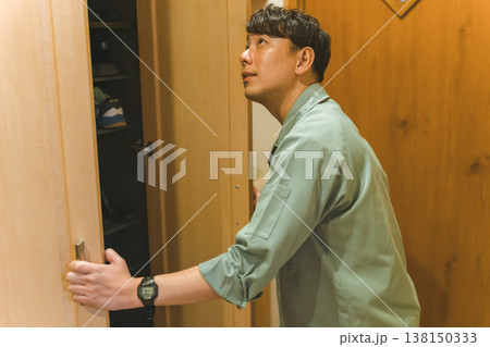 玄関下駄箱の扉修理 138150333