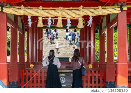 【神奈川県】鶴岡八幡宮の舞殿越しに見える大石段 138150520