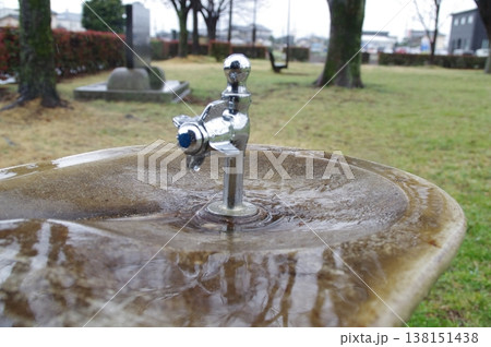 公園にある水飲み 公園にある水飲み 138151438
