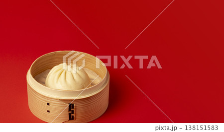 竹せいろに入った中華まん。せいろ、中華まん、肉まん、豚まん、包子など 竹せいろに入った中華まん。せいろ、中華まん、肉まん、豚まん、包子など 138151583
