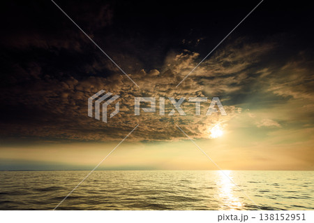 Beautiful sunset on the ocean sea 138152951