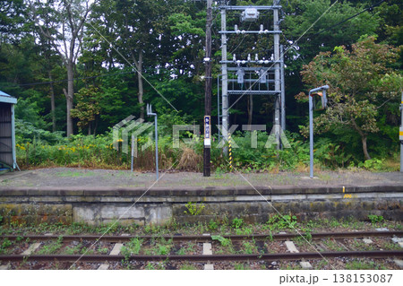 JR北海道函館本線 森駅から鹿部駅までの砂原支線普通列車車窓風景(2023年夏雨) JR北海道函館本線 森駅から鹿部駅までの砂原支線普通列車車窓風景(2023年夏雨) 138153087