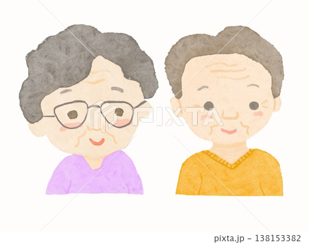 白バックにおじいさんとおばあさんがニッコリ笑った笑顔のイラスト 138153382