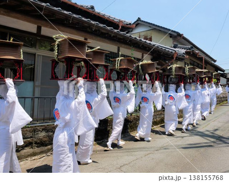 阿蘇地方のおんだ祭り うなりの行列 (熊本県阿蘇市) 阿蘇地方のおんだ祭り うなりの行列 (熊本県阿蘇市) 138155768