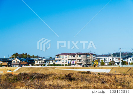 冬晴れの住宅街 138155855