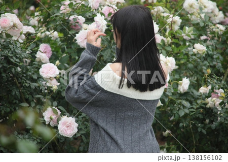 女性 女性 138156102