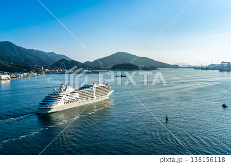 長崎港客船出港（Silver Moon）女神大橋から【長崎市】 138156118