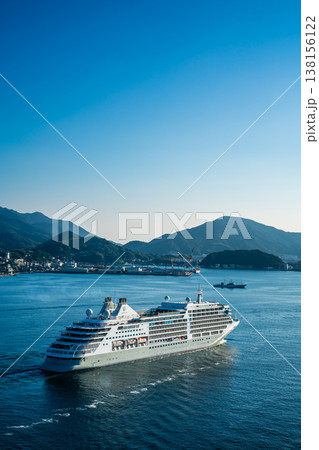 長崎港客船出港（Silver Moon）女神大橋から【長崎市】 138156122