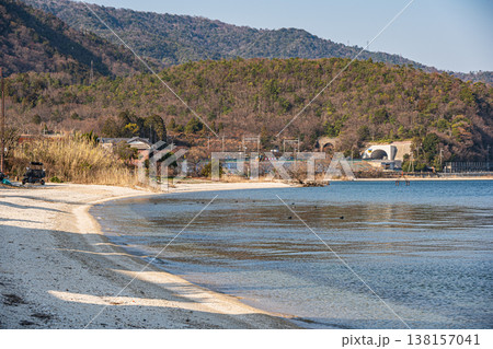 琵琶湖岸風景　滋賀県大津市北小松 138157041