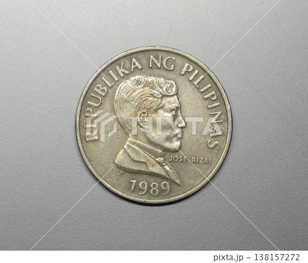 フィリピンで1989年に発行された1ペソ硬貨 フィリピンで1989年に発行された1ペソ硬貨 138157272