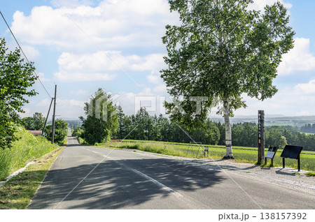 北海道上富良野町 かみふらの八景 夏のジェットコースターの路 北海道上富良野町 かみふらの八景 夏のジェットコースターの路 138157392