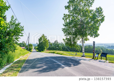 北海道上富良野町 かみふらの八景 夏のジェットコースターの路 北海道上富良野町 かみふらの八景 夏のジェットコースターの路 138157393