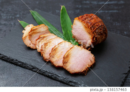 カットされた焼き豚 138157463