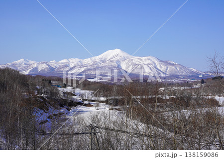 黒川地区から見るニセコ連峰とスキー場 138159086