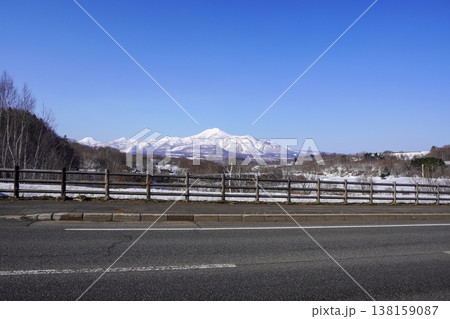 黒川地区から見るニセコ連峰とスキー場 138159087