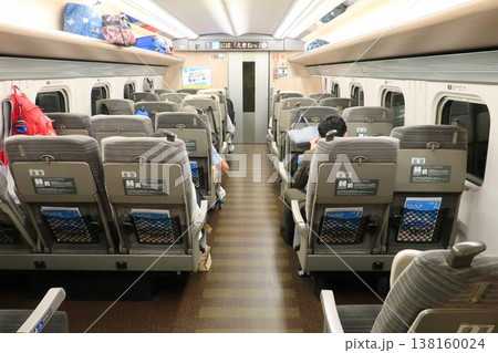 北海道新幹線の車内 北海道新幹線の車内 138160024