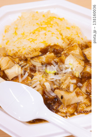 美味しい麻婆炒飯弁当 138160036