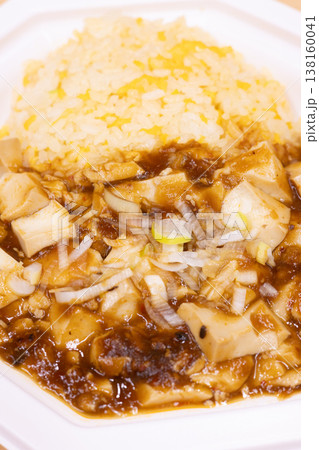 美味しい麻婆炒飯弁当 138160041