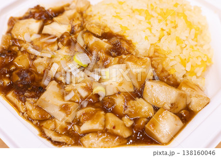 美味しい麻婆炒飯弁当 138160046
