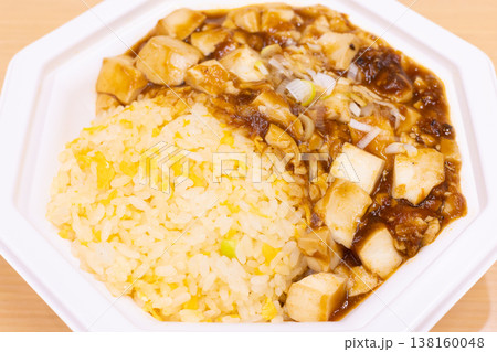美味しい麻婆炒飯弁当 138160048