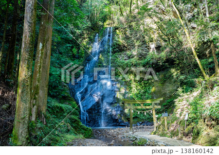 速開都比売神社の鳥居と大滝（西都市） 138160142