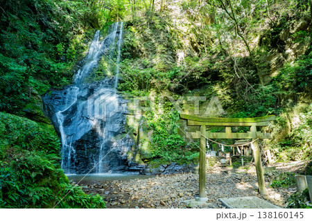 速開都比売神社の鳥居と大滝(西都市) 速開都比売神社の鳥居と大滝(西都市) 138160145