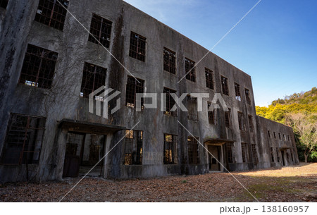 大久野島の発電場跡に風景（竹原市） 138160957