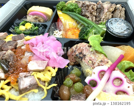 豪華な和風のお弁当(御膳) 豪華な和風のお弁当(御膳) 138162195