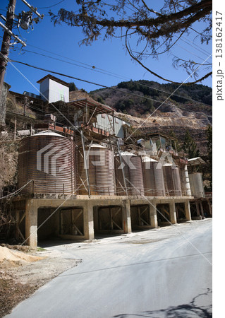 山の中にあるメカニカルな採石場 山の中にあるメカニカルな採石場 138162417