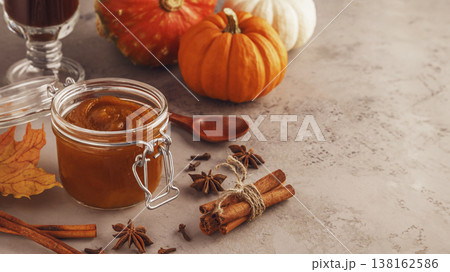 Pumpkin butter on concrete background. 138162586