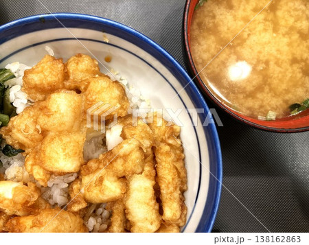 天丼・天ぷら専門店で食べる「たれづけ海鮮天丼」 天丼・天ぷら専門店で食べる「たれづけ海鮮天丼」 138162863