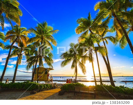 ハワイ　ワイキキビーチのサンセット 138163200