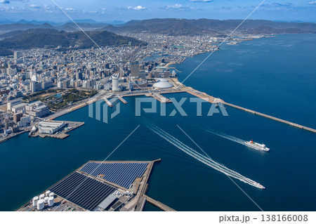 瀬戸内海上空から望む香川県高松市街地 瀬戸内海上空から望む香川県高松市街地 138166008