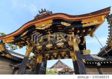 京都の二条城の唐門と二の丸御殿 138166015