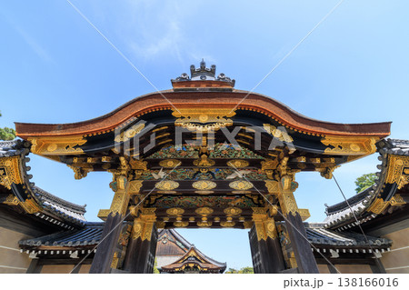 京都の二条城の唐門と二の丸御殿 138166016