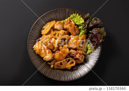鶏もも肉と蓮根　てりやき 138170360