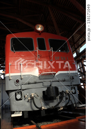 国内初の本線用ディーゼル機関車として全国で活躍した国鉄DF50形ディーゼル機関車 138171049