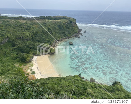 沖縄・果報バンタの絶景海岸風景|幸運を呼ぶパワースポットとして人気の観光地写真 沖縄・果報バンタの絶景海岸風景|幸運を呼ぶパワースポットとして人気の観光地写真 138171107