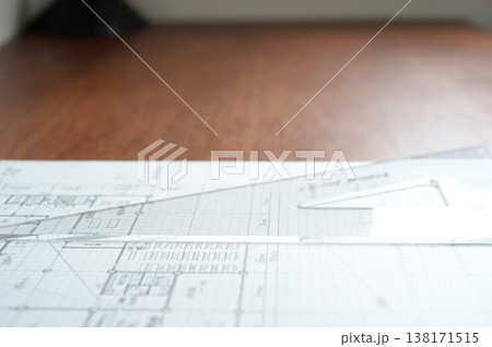 建築図面を製図する日本人建築士の手元 A Japanese architect drawing 建築図面を製図する日本人建築士の手元 A Japanese architect drawing 138171515