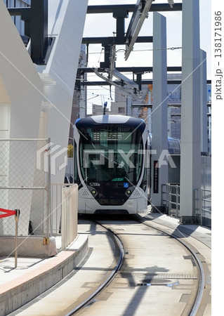 広島駅へ乗り入れる路面電車 138171986
