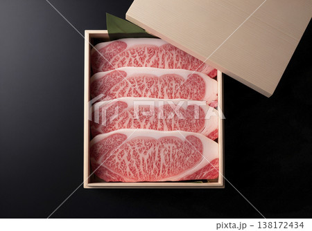 桐箱入り高級霜降り和牛(特選焼肉カット、敷き詰め盛り、黒バック) 桐箱入り高級霜降り和牛(特選焼肉カット、敷き詰め盛り、黒バック) 138172434